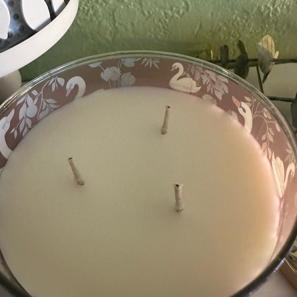 Bath & Body Works Springtime in Paris Candle Bundle - Picture 3 of 5